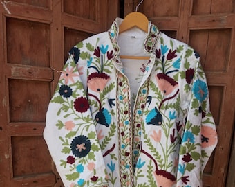 Veste brodée Suzani faite main, veste de soirée, manteau femme, veste courte Suzani, veste Suzani en tissu, peignoir, cadeau pour elle manteau,