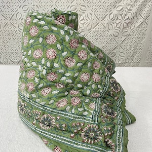 Handblocktryckt blommigt Kantha-täcke: Jaipuri Cotton Razai