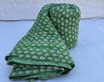 Cotton Quilt Indian Cotton Handmade Quilted Razai, Floral Hand Block Print Winter Warm Razai Quilt Throw Bedspread Queen Size Blanket Doctor