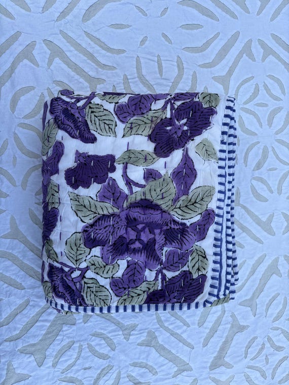 ハンドブロックプリントコットンベビーキルト：花柄カンタブランケット