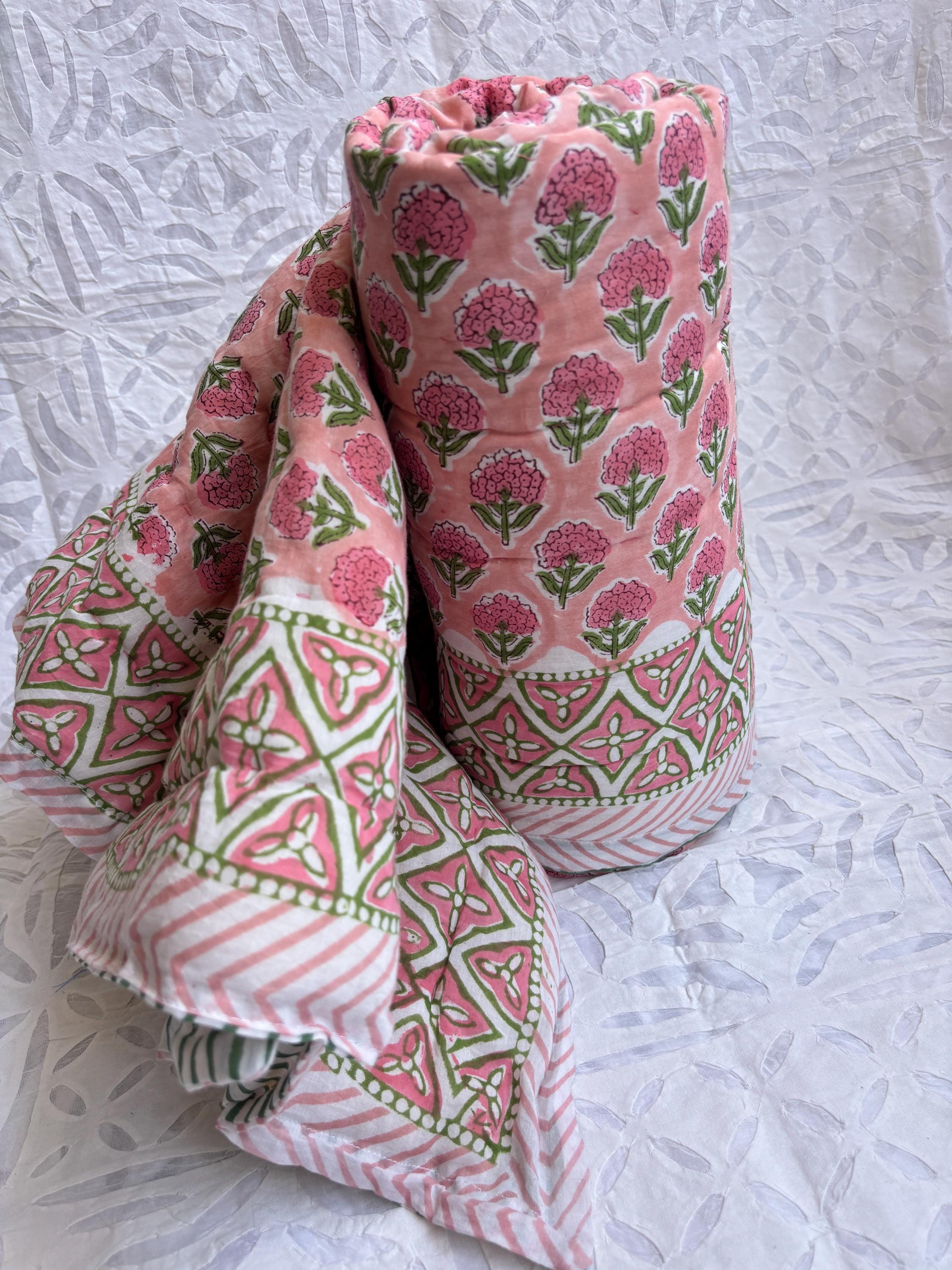 オレンジフローラルブロックプリントベビーキルト：コットン