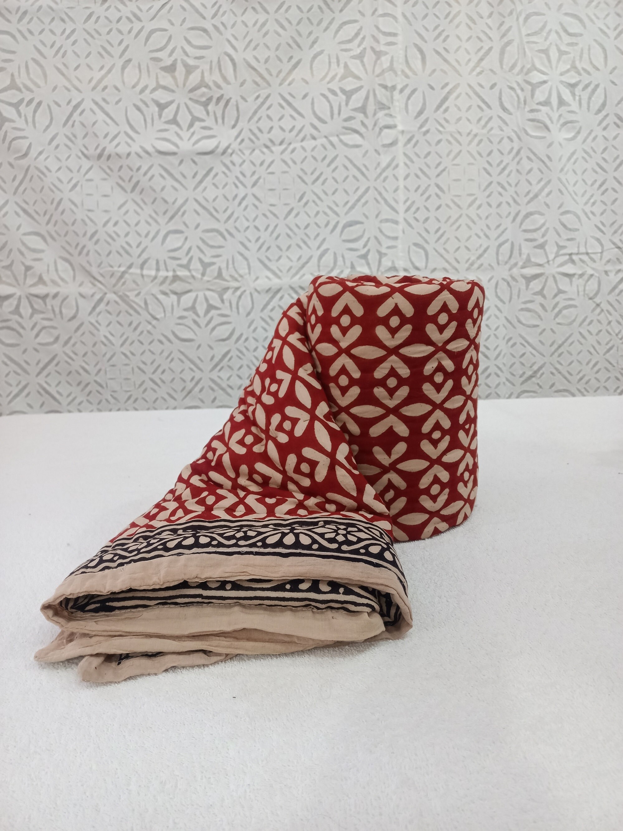 ハンドブロックプリントコットンベビーキルト：バグルフィッシュ