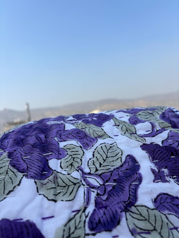 ハンドブロックプリントコットンベビーキルト：花柄カンタブランケット