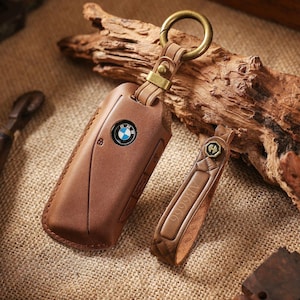 Étui porte-clés en cuir personnalisé compatible pour BMW Série 2024+ X1, X3, X5, i7, 3, 5, 7, etc. Étui à clés de voiture pour BMW, Cadeau pour lui et elle