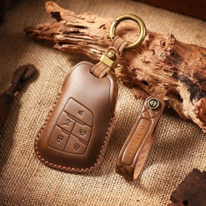 Personalisierte Leder Schlüsselanhänger Cover Kompatibel für Buick Enversion Enklave Regal Encore Handgefertigte Autoschlüssel Hülle Fit für Buick Autos Geschenk für Ihn