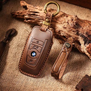 Étui porte-clés en cuir fait main compatible pour BMW Séries 1, 3, 5, X1, X3, X5, etc., Étui à clés de voiture personnalisé pour BMW, Cadeau pour lui et elle