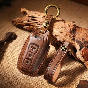 Handmade Leather Key Fob Cover Compatible for Audi 2025 A5L, Personalized Name Tags for Audi Cars, Gift for Him Her