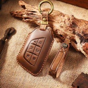 Personalisierte Leder Schlüsselanhänger Cover Kompatibel für Cadillac XT Class CT usw., handgemachte Autoschlüssel Hülle Fit für Cadillac Cars, Geschenk für Ihn