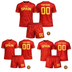 Gepersonaliseerde voetbaluniformen voor Spanje, voetbalshirt en shorts aangepast naamnummer, rood-gele fankit voor fans en familie 3 stijlen