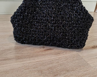 Bolso de mano negro, rafia