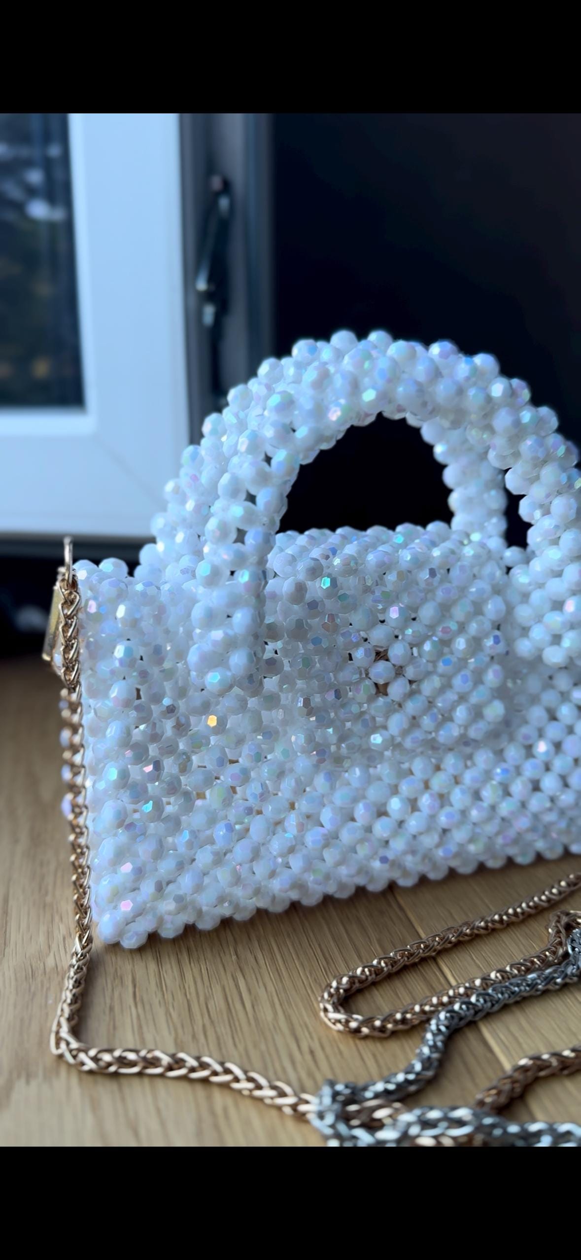 Handmade White Beaded Bag, Iridescent Pearl Mini Purse, Elegant Evening Clutch, Bridal Wedding Handbag, Crossbody with Gold Chain, Niche bag