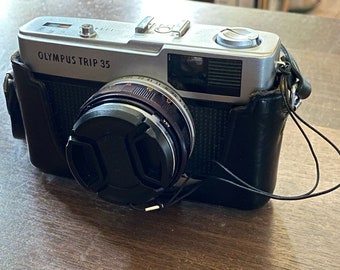 LAST ONE - Olympus Trip 35 + clip cap & carry pouch