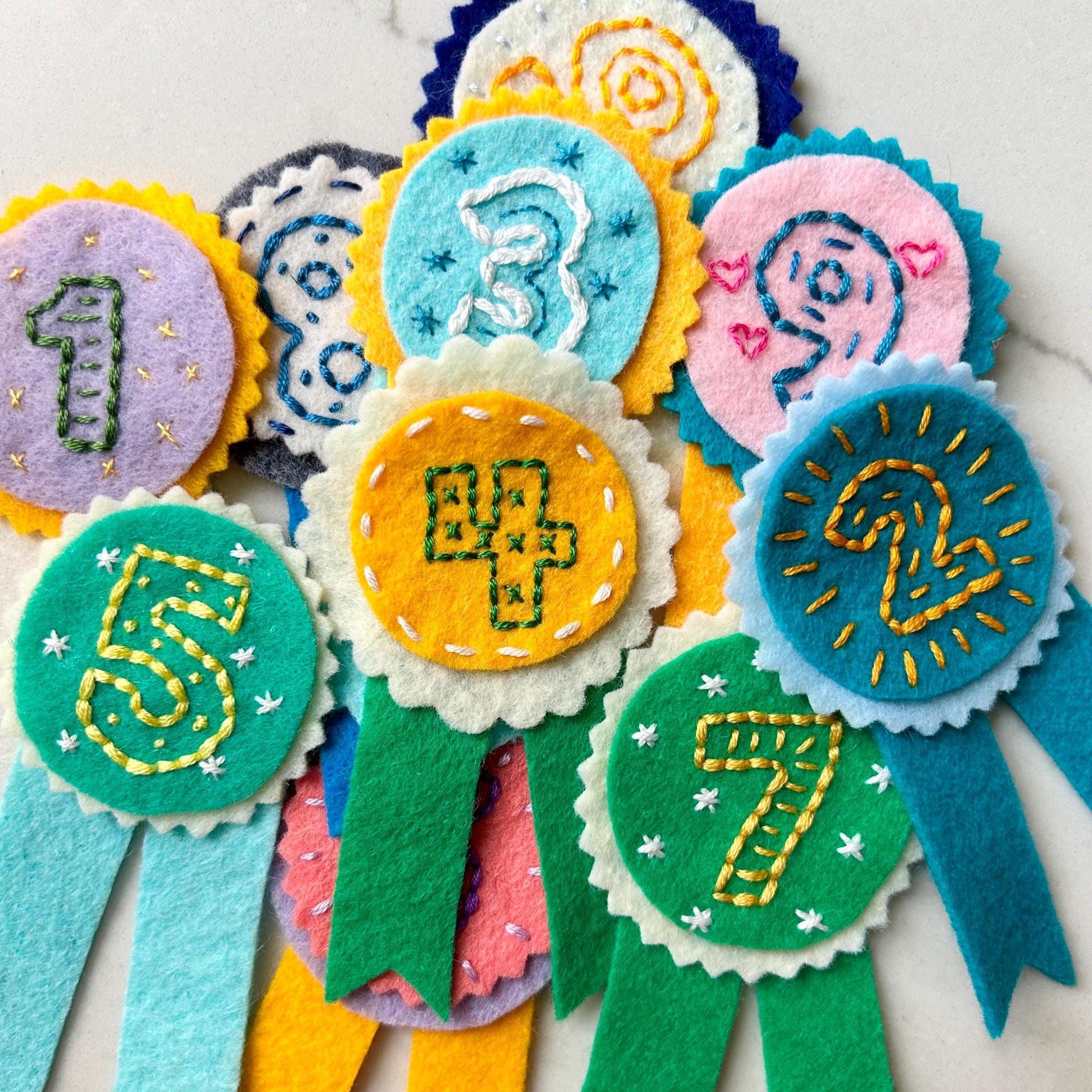 フェルトバッジ 22個セット 手作りフェルトバッジ - Etsy 日本