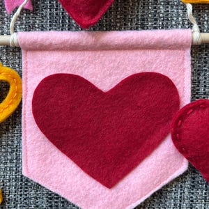 Handmade Felt Heart Wall Hanging, Pink and Red Valentine&#39;s Day Mini Decor for Home or Nursery, Small Valentine&#39;s Day Gift