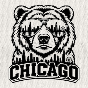 Puede incluir: Una ilustración gráfica en blanco y negro de un oso con gafas de sol de aviador. Los cristales reflejan el horizonte de Chicago, incluida una noria. Debajo del oso, la silueta de la ciudad se sitúa sobre el texto en negrita CHICAGO.