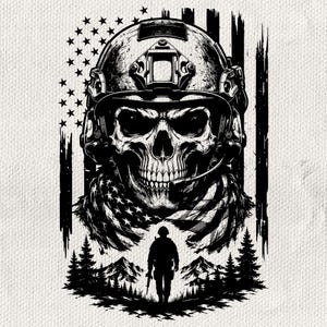 Puede incluir: Una ilustración gráfica en blanco y negro que muestra una calavera con casco táctico y auriculares frente a una bandera estadounidense desgastada. Debajo de la calavera, la silueta de un soldado se alza ante un paisaje de bosque y montañas.