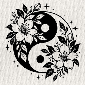 Könnte beinhalten: Eine schwarz-weiße grafische Illustration eines Yin-Yang-Symbols. Das Design zeigt detaillierte Blumenarrangements mit blühenden Blumen, Knospen und Blättern, die in die geschwungenen Abschnitte integriert sind. Kleine vierzackige Sterne und Punkte umgeben das Symbol.