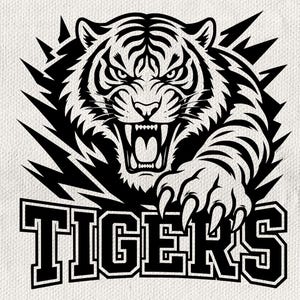 Puede incluir: Una ilustración gráfica en blanco y negro de un tigre gruñendo con los dientes al descubierto y las garras extendidas, emergiendo de un fondo dentado. Debajo del tigre, la palabra TIGERS está impresa en una fuente negrita de estilo bloque.