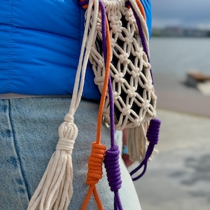 Colorful adjustable straps – personalize your boho look.