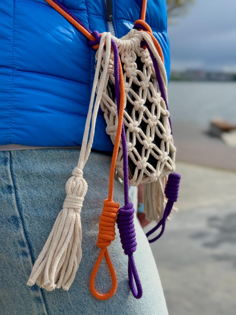 Colorful adjustable straps – personalize your boho look.