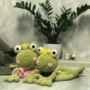 Frog comforter crochet pattern plushies amigurumi