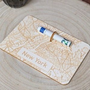 New York Stadtplan Geldgeschenk - Holz Verpackung - Display - Geburtstag / Kommunion / Konfirmation / andere Festlichkeiten - personalisiert