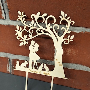 Bride and groom with 4 cats cake topper - personalized wedding cake topper - wooden/bamboo cake topper - cake topper with cats