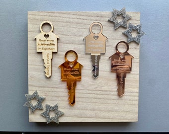 Unser erstes Weihnachten im Eigenheim Schlüsselanhänger Weihnachtsbaumdeko personalisiert - Spiegelacryl gold, silber, rosé + Holz