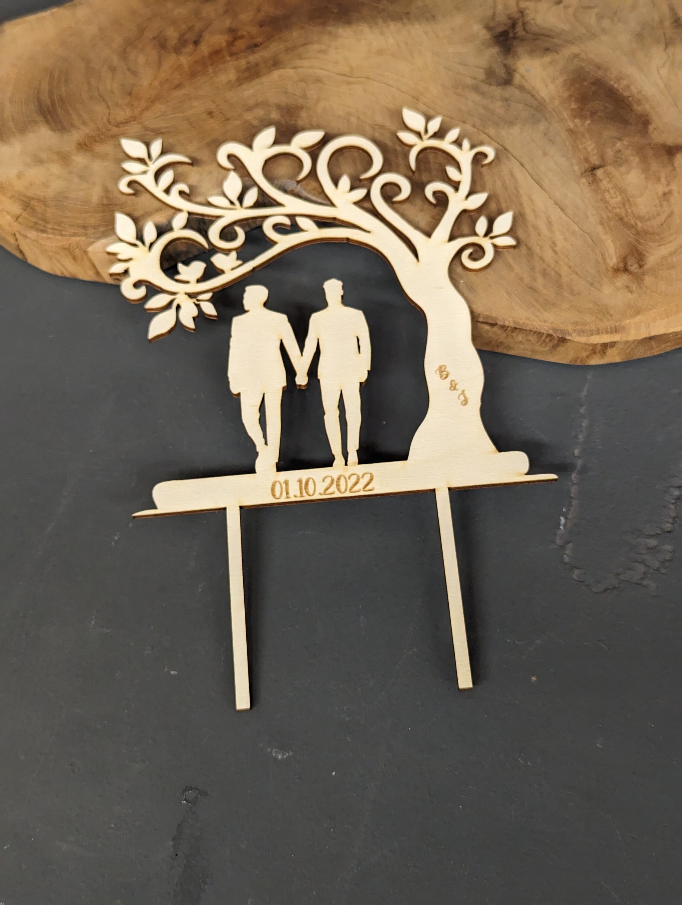 Gâteau topper couple gay / cake topper en bois avec personnalisation - gravure individuelle - pour mariage - couple LGBTQ