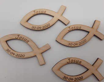 Personalisierte Tischdeko - Fisch aus Holz - Taufe / Konfirmation / Kommunion - Streudeko Personalisiert -