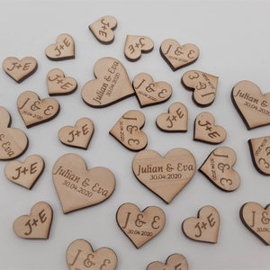 Personalisierte Tischdeko - Herzen aus Holz - Hochzeit / Geburtstag / Taufe / Kommunion / Jubiläum - Streudeko personalisiert