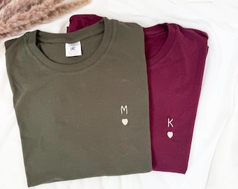 Tee-shirt avec initiale brodée - cadeau anniversaire personnalisé, cadeau homme, cadeau papa, cadeau maman, idée saint valentin