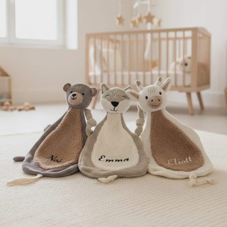 Doudou personnalisé avec attache tétine – Embroidered Name Pacifier Clip Animal Blanket image 3