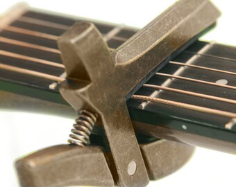 The Lorian Capo, Heavy Duty Guitar Capo for Acoustic and Electric Guitars with Adjustable Tension Spring 6, 7 and 12 String Guitars