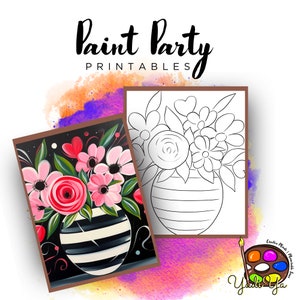 Op de afbeelding: Een zwart-wit gestreepte vaas met een boeket roze en rode bloemen. De vaas staat op een zwarte achtergrond. De afbeelding is een printbare voor een verfparty.