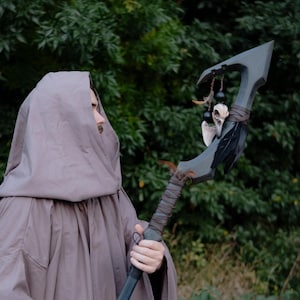 Raven Shaman Staff – Dark Fantasy Cosplay & LARP Prop with Feathers, Skulls and Wooden Beads