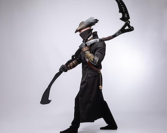 Guadaña del Cazador Oscuro – Accesorio de fantasía artesanal en forma de media luna, bastón gótico de madera, pieza de colección inspirada