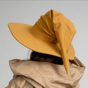 Golden Oak Mage Hat – Medieval Renaissance Fair Headwear, Elven Fantasy Festival Costume, Handmade Wizard Cap