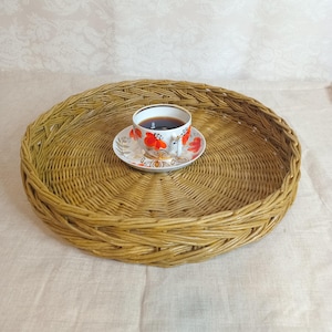 Rond rieten dienblad voor woondecoratie