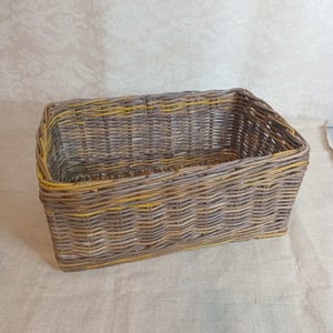 Panier rectangulaire en osier marron