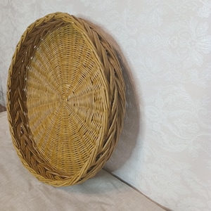 Rond rieten dienblad voor woondecoratie