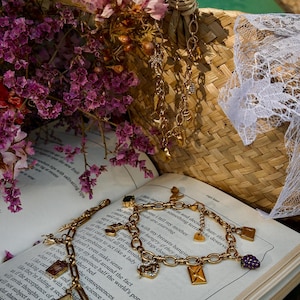 Charm-Armband zum Selbstgestalten – 18K vergoldet | Wähle 1 - 10 Anhänger & deinen Kettenstil, Edelstahl und 18 Karat vergoldet, nickelfrei