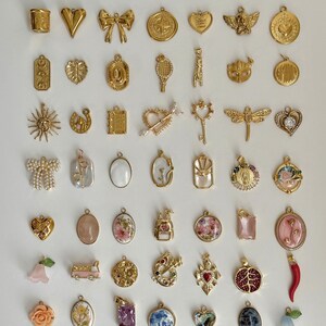 Coquette Charm Soup – vergoldete Herz- und Schleifen Charms | Romantische Schmuckanhänger für DIY Schmuck & Geschenke