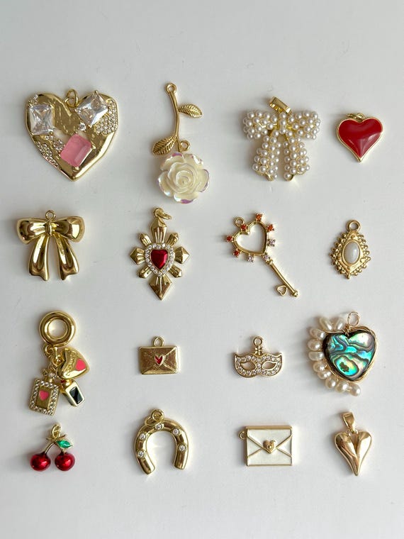 Coquette Charm Soup – vergoldete Herz- und Schleifen Charms | Romantische Schmuckanhänger für DIY Schmuck & Geschenke