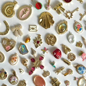 Coquette Charm Soup – vergoldete Herz- und Schleifen Charms | Romantische Schmuckanhänger für DIY Schmuck & Geschenke