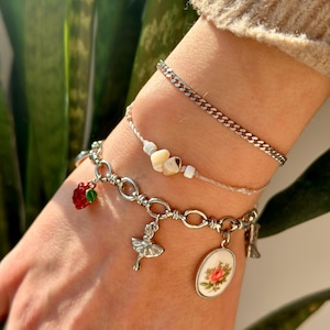 Personalisiertes Charm Armband aus versilbertem Edelstahl – 1 bis 10 Anhänger & 3 Kettenarten – Geschenkidee für Frauen und Freundinnen