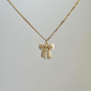 Pearl Necklace - Playful bow necklace with pearls – delicate vintage necklace in gold, romantic pearl jewelry in bow style