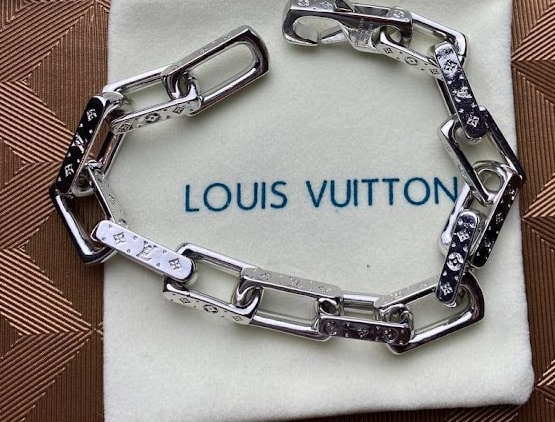 Louis Vuitton Monogram Chain Bracelet Silver Metal. Size M