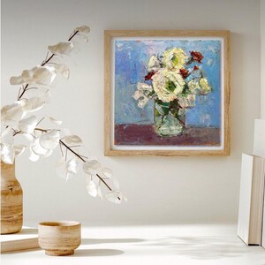 Pintura a óleo "Flores favoritas", a obra é escrita em papelão tamanho 30 x 30 cm, Ucrânia, 2024, Yuliia Klishyna (1989).