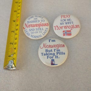Assorted Norwegian button pins.